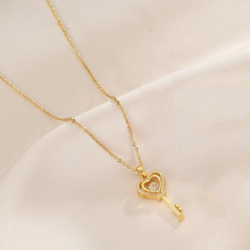 HEART KEY NECKLACE (18K GOLD PLATED )